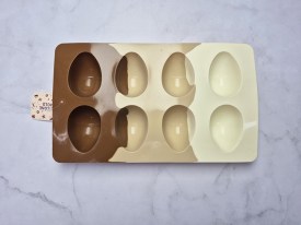 Molde silicona tricolor 8 huevos lisos